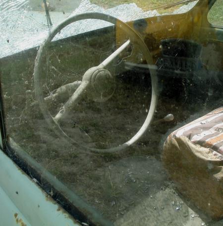 J'aurais aim entrer dans cette voiture...elle tait ferme....